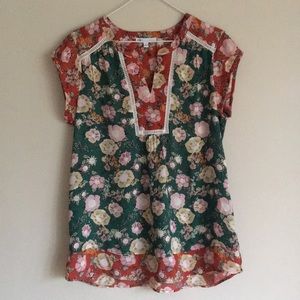 Short sleeved floral blouse